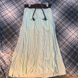 No boundaries long skirt.